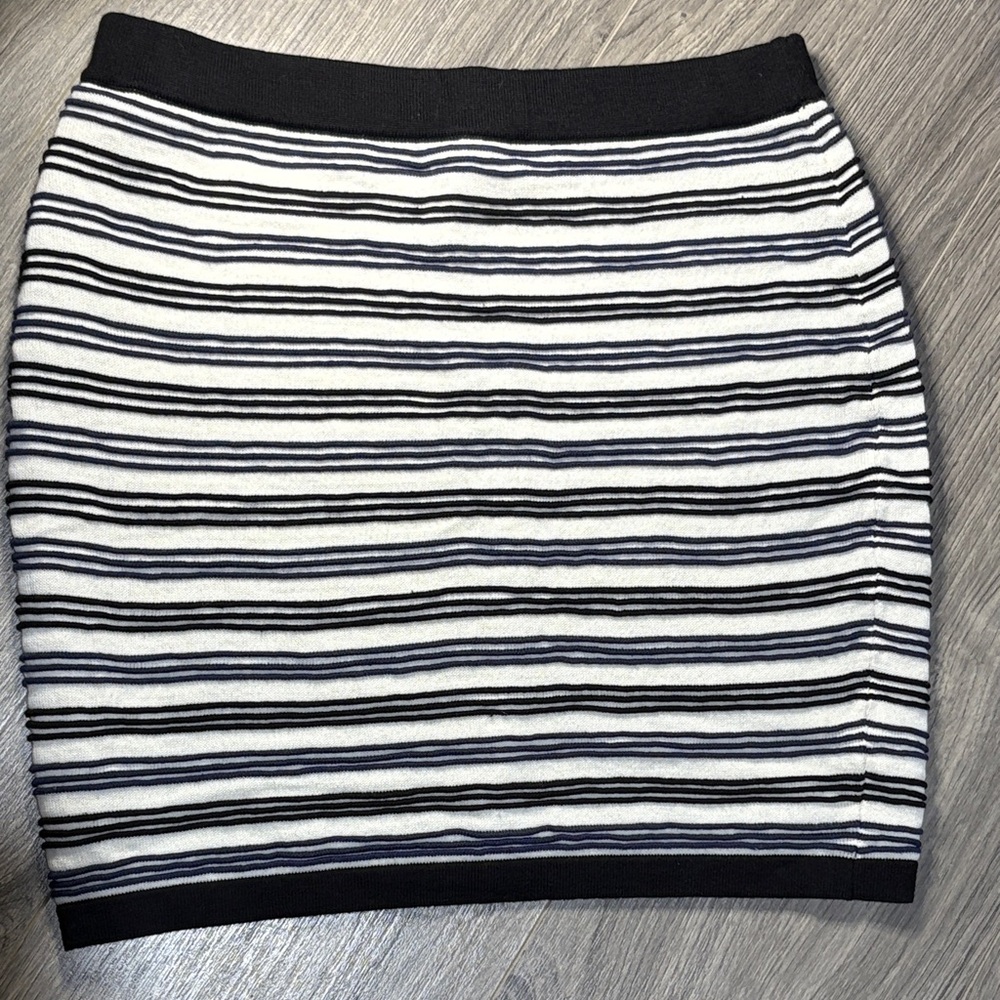 Romeo & Juliet Couture Striped Pencil Skirt